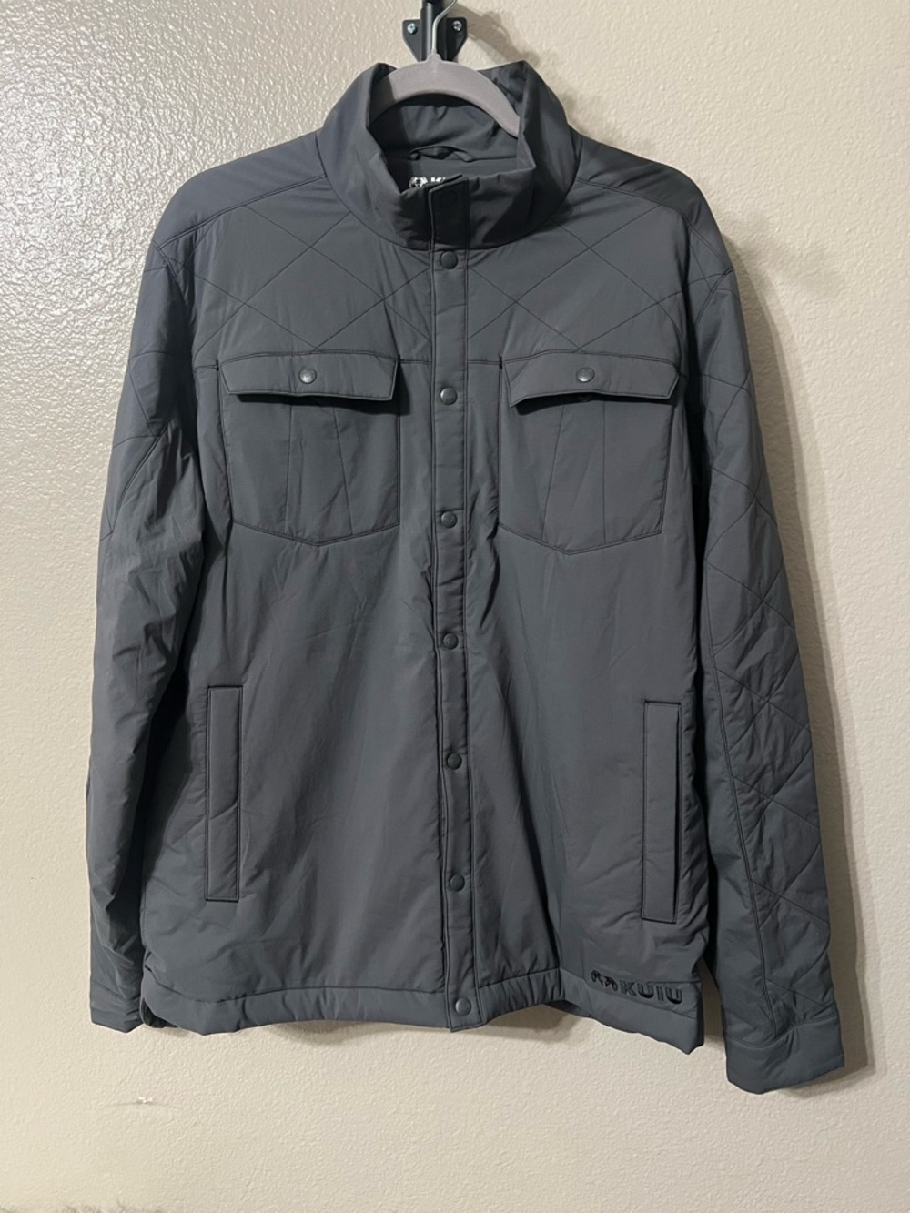 KUIU Base Camp Insulated Snap Shirt Sz-LG light weight.